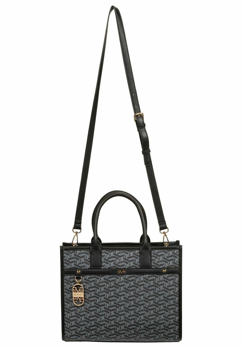 Černá a šedá kabelka s geometrickým vzorem, vybavená dvojitými horními uchy, nastavitelným ramenním popruhem, zlatými kovovými prvky a logem.