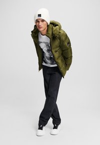 Karl Lagerfeld Jeans KARL PRINT - Apdrukāts T-krekls - white