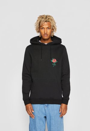 Sweat à capuche noir en coton, avec une rose brodée sur le côté gauche de la poitrine, une poche kangourou et des cordons réglables sur la capuche.