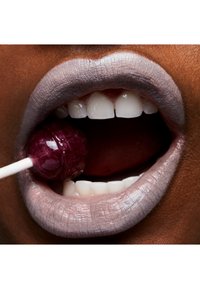MAC CREMESHEEN LIPSTICK nude