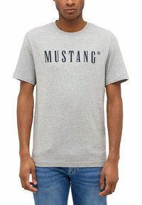 Gray cotton T-shirt with "MUSTANG" printed in dark blue on the chest. Short sleeves, round neck, and casual fit.