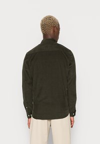 Jack & Jones JJECLASSIC CORDUROY SHIRT  - Skjorter - olive