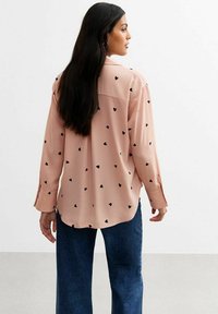 New Look HEART PRINT V-NECK - Camicia - pink pattern