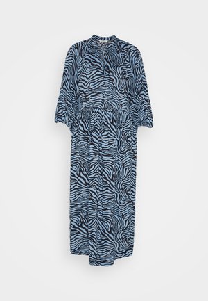 Maxi abito in blu chiaro con stampa zebra nera. Presenta un collo rotondo, maniche puff e una vita arricciata per una silhouette fluida.