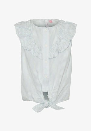 Chemisier sans manches bleu clair avec des rayures verticales blanches, des accents de manches froncées et un nœud noué à l'ourlet. Quatre boutons devant visibles.