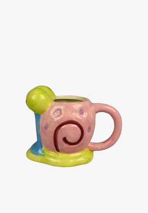 Tazza in ceramica a forma di lumaca da cartone animato, dipinta con colori rosa, giallo, verde e blu, con un disegno a spirale sul guscio.