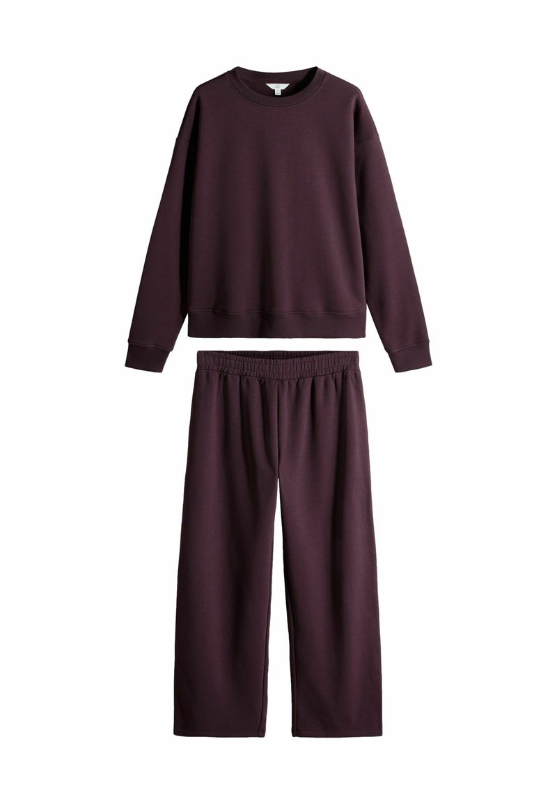 Bordeaux Sweatshirt- und Hosen-Set aus weichem Material. Der Sweatshirt hat einen Rundhalsausschnitt und gerippte Bündchen, während die Hose einen elastischen Bund hat.