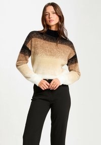 Morgan HIGH COLLAR - Striktrøje - camel