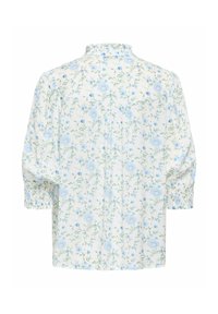 Blouse blanche à imprimé floral bleu, col montant à volants et manches trois-quarts bouffantes avec poignets smockés.