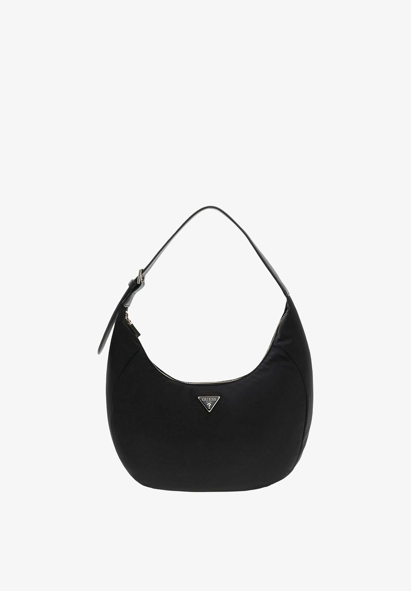 Sac bandoulière noir en forme de croissant avec une sangle réglable et une fermeture éclair argentée, avec un petit logo triangulaire Guess à l'avant.