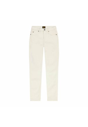 Jeans in denim bianco con forma aderente, design a cinque tasche e rivetti in metallo. L'etichetta del marchio è visibile sulla cintura sul retro.