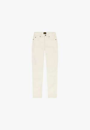 Jeans in denim bianco con forma aderente, design a cinque tasche e rivetti in metallo. L'etichetta del marchio è visibile sulla cintura sul retro.