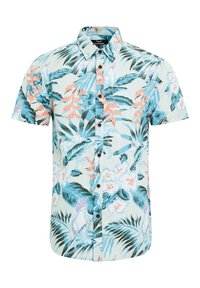 Camicia a maniche corte con bottone su sfondo azzurro chiaro, caratterizzata da motivi di foglie tropicali e fiori in tonalità di verde, rosa e arancione.