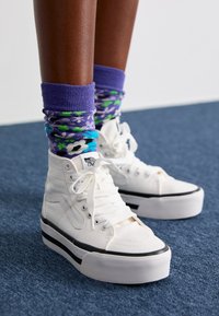 SK8-HI TAPERED STACKFORM - Magas szárú edzőcipők - smarten up white/black