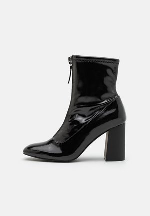 Stiefelette - black