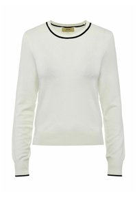 Biały sweter z długim rękawem i okrągłym dekoltem, z czarnym wykończeniem wokół kołnierza i mankietów, wykonany z miękkiego, teksturowanego materiału.