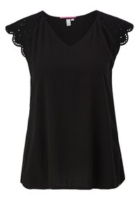 Haut noir sans manches avec encolure en V, orné de détails en dentelle festonnée sur les épaules et une coupe fluide et décontractée. Texture de tissu douce.