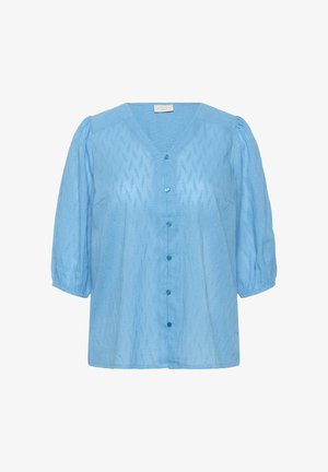 Lichtblauwe blouse met een V-hals, gebloemde mouwen en decoratieve stiksels in een chevronpatroon. Voorzien van blauwe knopen aan de voorkant.