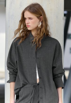 PINSTRIPE - Blúzka so zapínaním na gombíky - grey