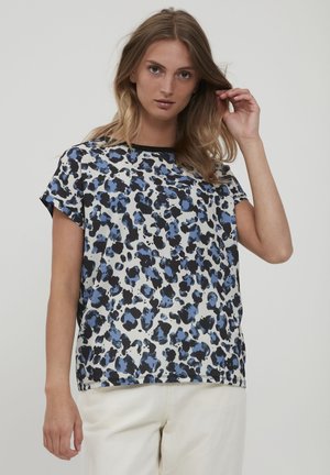 Short-sleeve top in white with a blue and black leopard print. Features a crew neck and relaxed fit. Smooth fabric with a light texture.