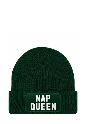 MIT PATCH SPRUCH NAP QUEEN STATEMENT - Beanie - dunkelgrün