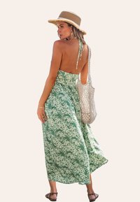 Cupshe DITSY HALTERNECK - Maxi šaty - green white