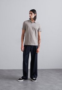 Filippa K Polo marškinėliai - dove grey