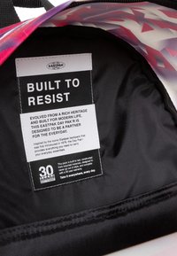 Eastpak DAY PAK'R - Sac à dos - blocktype granate