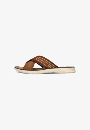 Braune Slip-On-Sandale mit gekreuzten Stoffriemen und weißer gepolsterter Sohle, mit "bugatti" auf dem oberen Riemen.