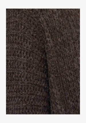 Mörkbrunt stickat tyg med en texturerad yta, som har upphöjda mönster och varierande garntjocklek, vilket ger ett mysigt utseende.