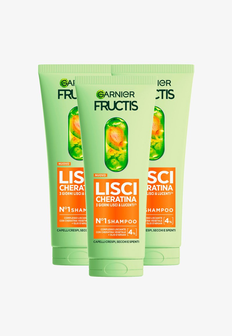 Tre tubi verdi di shampoo Garnier Fructis con un'etichetta arancione che legge "LISCI CHERATINA," con una finestra trasparente che mostra il prodotto.