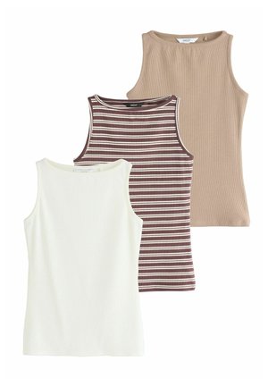 Drei ärmellose, gerippte Oberteile in Beige, Braun mit weißen Streifen und einfarbig Weiß, flach auf einem weißen Hintergrund ausgelegt.