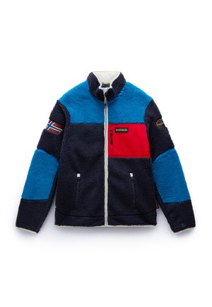 Fleecejacke in Blau, Marineblau und Rot mit hohem Kragen, Reißverschluss, zwei Vorderseiten-Taschen und einem Aufnäher am Ärmel mit einer Flagge.