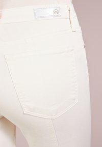 AG Jeans Flared-farkut - off-white
