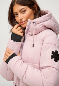 Áhkká Vinterfrakke - rosa