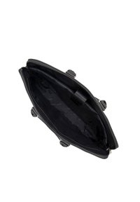 Schwarze Handtasche mit Reißverschluss, glatter Oberfläche und geräumigem Innenraum mit unterteilten Fächern und einem Stofffutter.