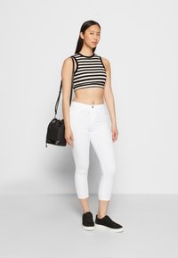 NA-KD Top - black/white