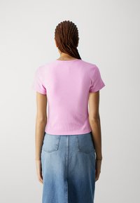 Vero Moda VMCHLOE  - Paprasti marškinėliai - bonbon