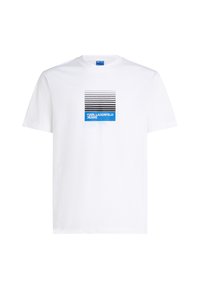 Balta medvilnė marškinėliai trumpomis rankovėmis su grafiniu spausdinimu, kuriame matosi juodos ir mėlynos linijos bei tekstas "KARL LAGERFELD JEANS" centruotas apačioje.