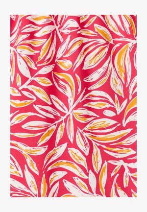 Tela roja con un patrón repetitivo de hojas y pétalos tropicales abstractos en blanco y amarillo.