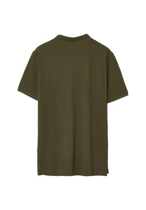 T-shirt verde oliva a maniche corte, collo rotondo, realizzata in morbido cotone, presenta un taglio dritto e spacchi laterali per facilitare i movimenti.