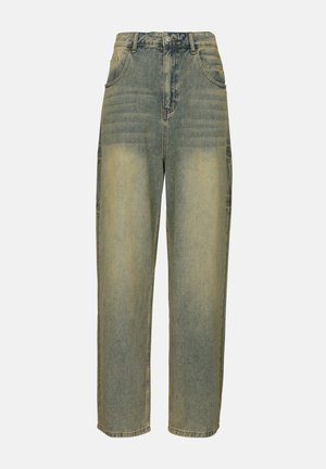 Jean en denim ample de couleur bleu clair délavé avec une finition légèrement usée. Comprend cinq poches et une fermeture à bouton à la taille.