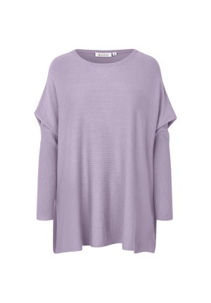 Lavendel oversized trui in een zachte brei, met lange mouwen en een brede ronde halslijn met zijsplitten voor extra bewegingsvrijheid.