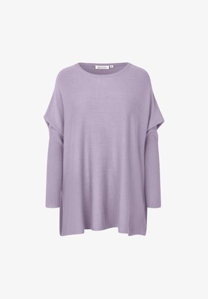 Suéter oversized de lavanda en un tejido suave, con mangas largas y un cuello redondo amplio, con aberturas laterales para mayor libertad de movimiento.