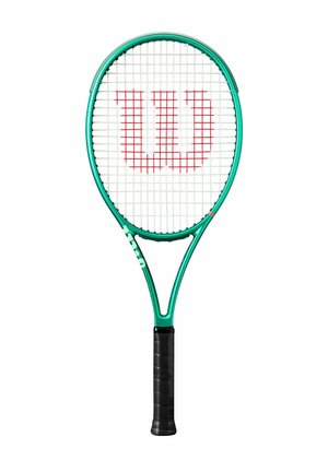 Groene tennisracket met zwarte grip en witte snaren met een rood Wilson-logo in het midden.