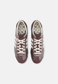 adidas Originals COUNTRY OG  - Matalavartiset tennarit - purple/white