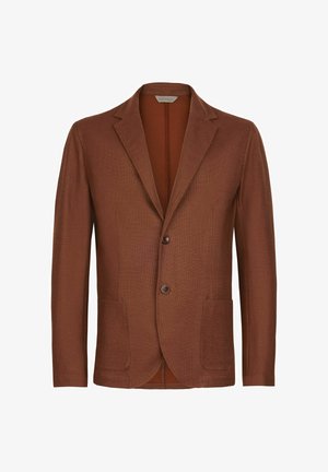 Brązowa marynarka dwuguzikowa z klapami z wycięciem, długimi rękawami oraz dwiema naszywanymi kieszeniami z przodu.