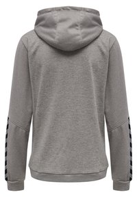 Grau-gestreiftes Kapuzensweatshirt mit strukturiertem Stoff, das schwarze Streifenakzente an den Ärmeln sowie einen gerippten Saum und Bündchen aufweist.