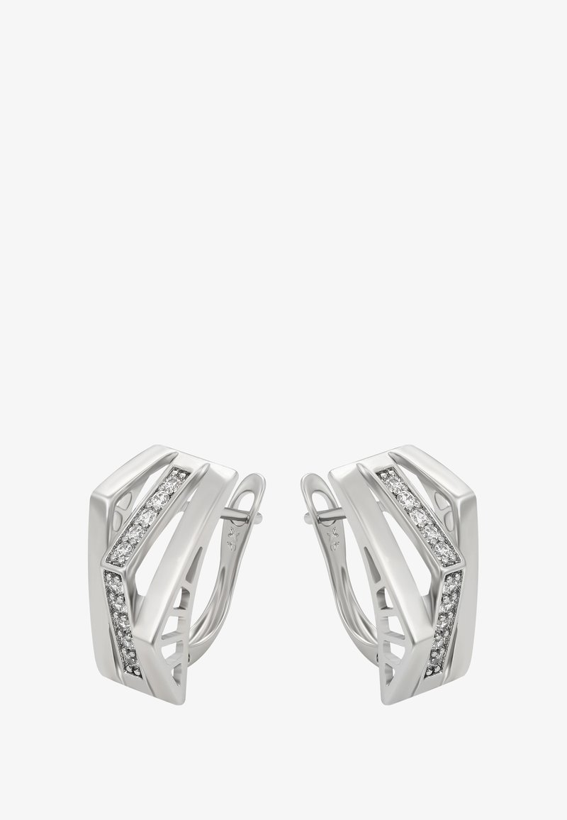 Sudraba riņķveida auskari ar ģeometriskām izgriezumiem un diognālas rindas maziem caurspīdīgiem akmentiņiem katrā.