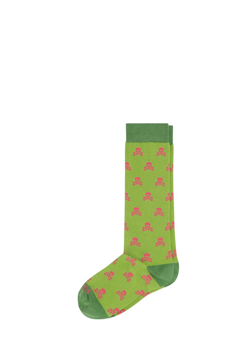 Calcetines verdes con un puño acanalado de color verde más oscuro, con un patrón repetido de calaveras y huesos cruzados en color rosa. Material suave de mezcla de algodón.